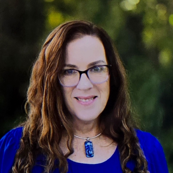 Meet your Posher, Beth - Picture 1 of 1